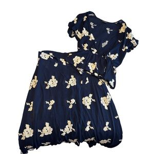 Saks Fifth Avenue Navy And White Floral Set SIZE M